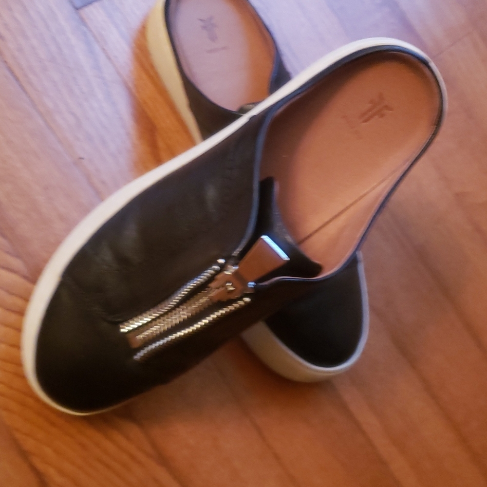 Lena zip up frye